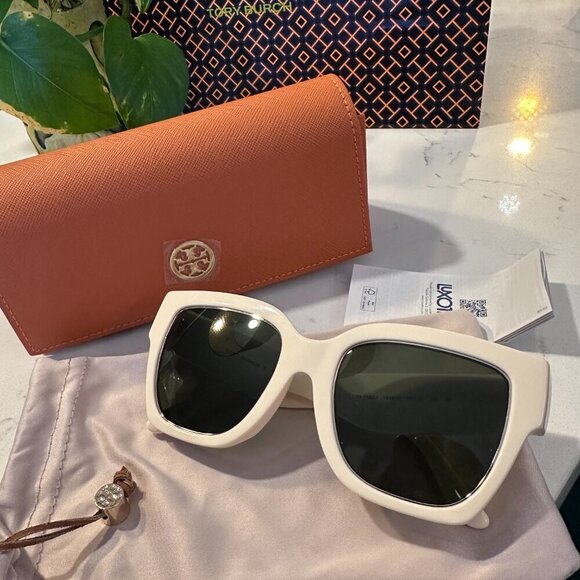 NWT! NEW! Tory Burch Kira Square Chevron Sunglasses -Ivory/Green - Picture 1 of 10